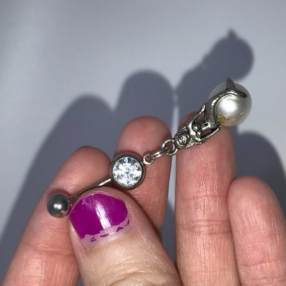 Mermaid on White Pearl Dangle Belly Ring - Picture 2 of 12